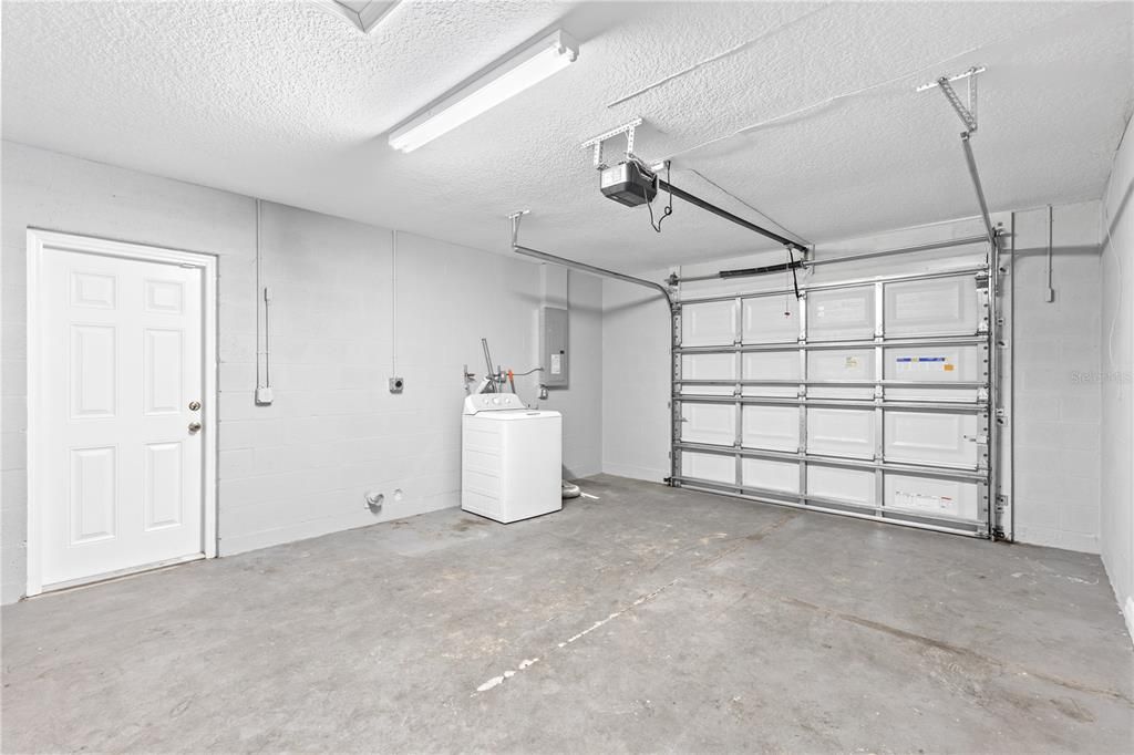 For Sale: $349,900 (3 beds, 2 baths, 1324 Square Feet)