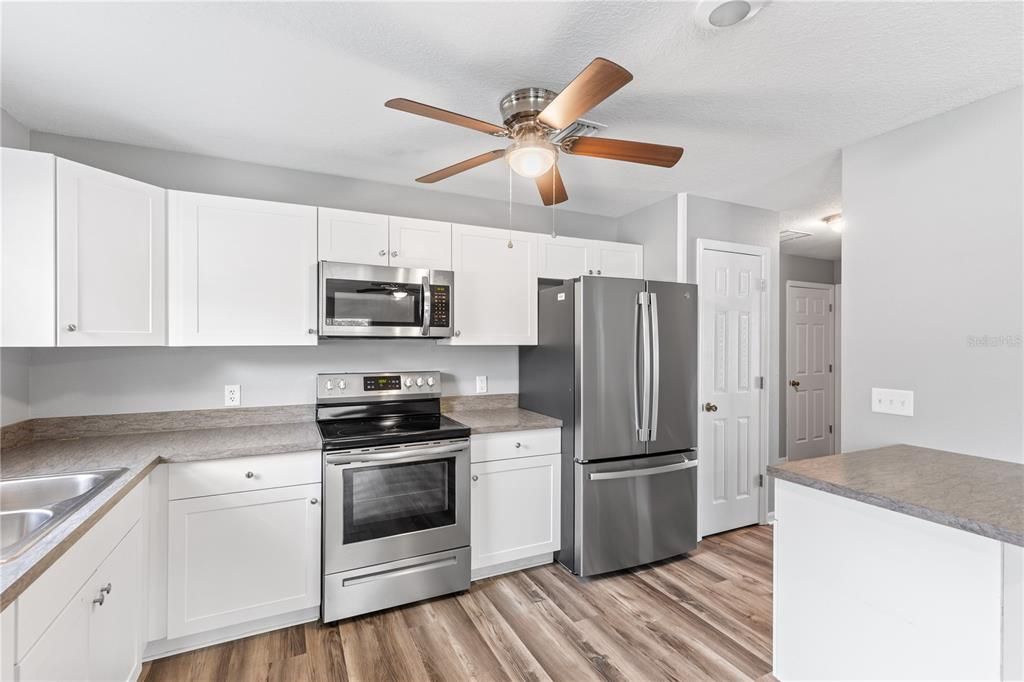 For Sale: $349,900 (3 beds, 2 baths, 1324 Square Feet)