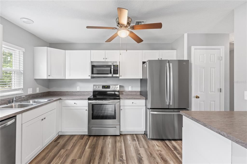 For Sale: $349,900 (3 beds, 2 baths, 1324 Square Feet)