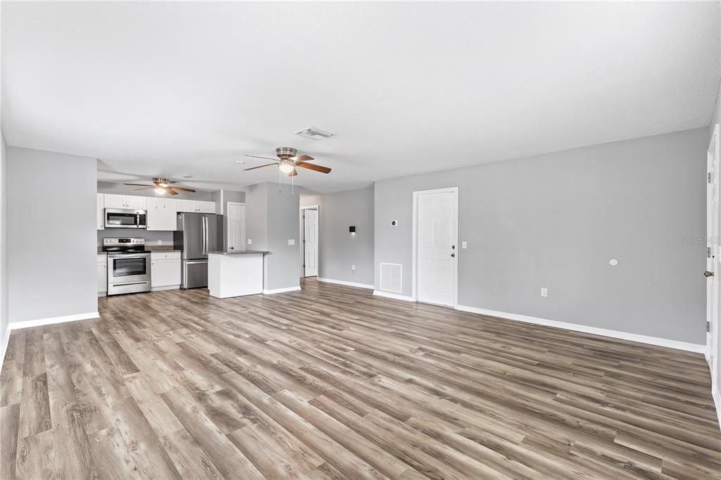 For Sale: $349,900 (3 beds, 2 baths, 1324 Square Feet)