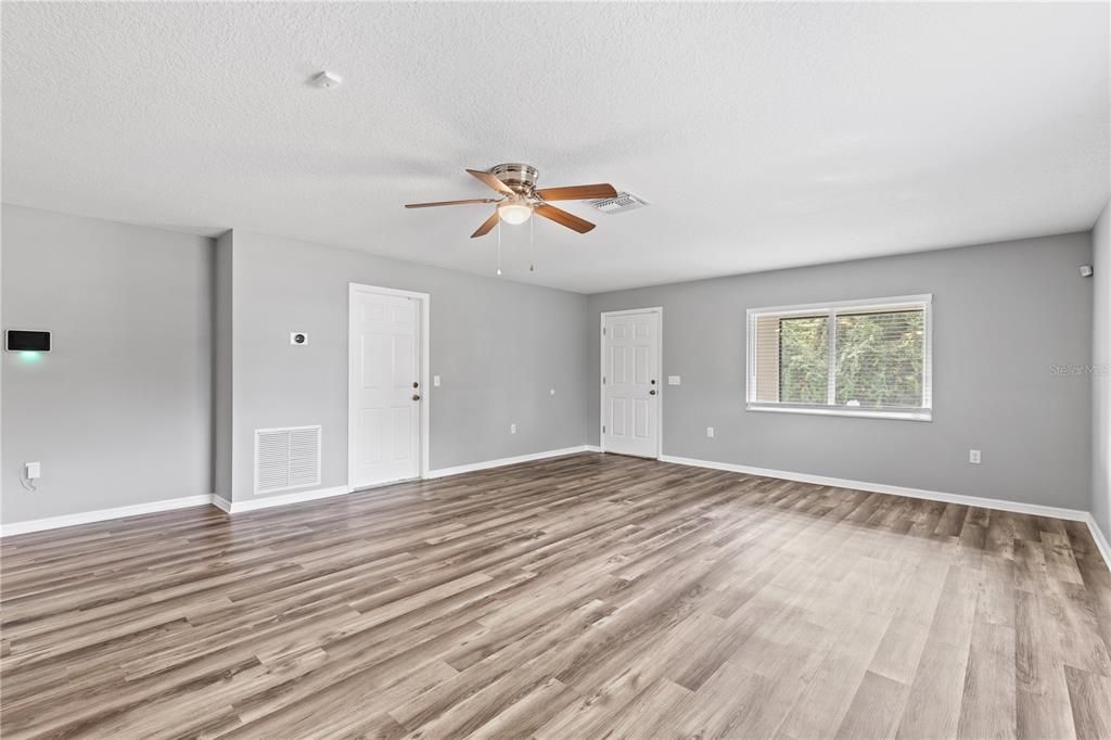 For Sale: $349,900 (3 beds, 2 baths, 1324 Square Feet)