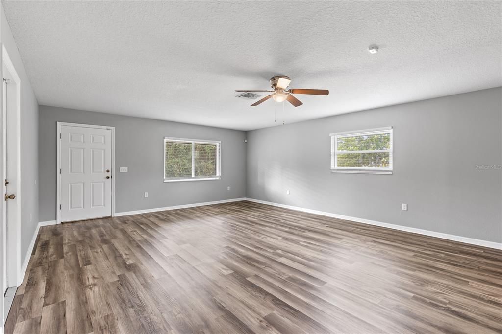 For Sale: $349,900 (3 beds, 2 baths, 1324 Square Feet)