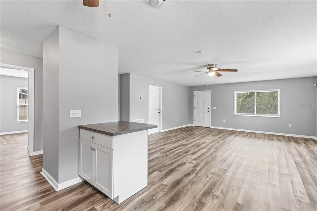 For Sale: $349,900 (3 beds, 2 baths, 1324 Square Feet)