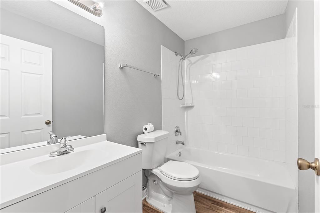 For Sale: $349,900 (3 beds, 2 baths, 1324 Square Feet)