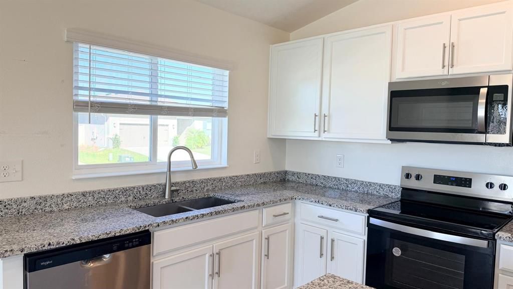 На продажу: $329,000 (3 спален, 2 ванн, 1542 Квадратных фут)