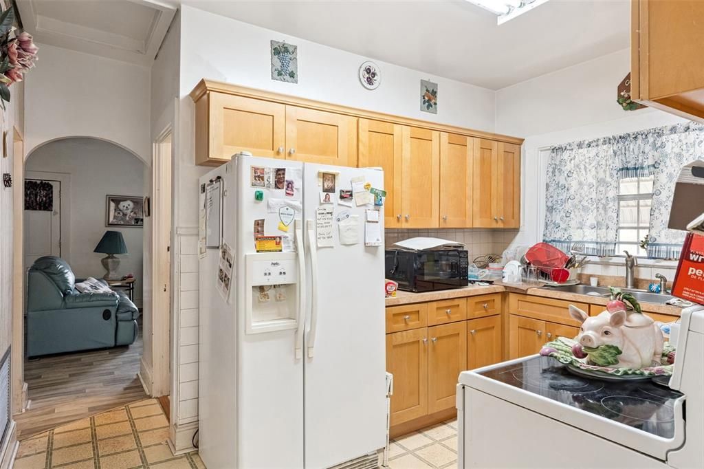 На продажу: $275,000 (2 спален, 2 ванн, 1101 Квадратных фут)