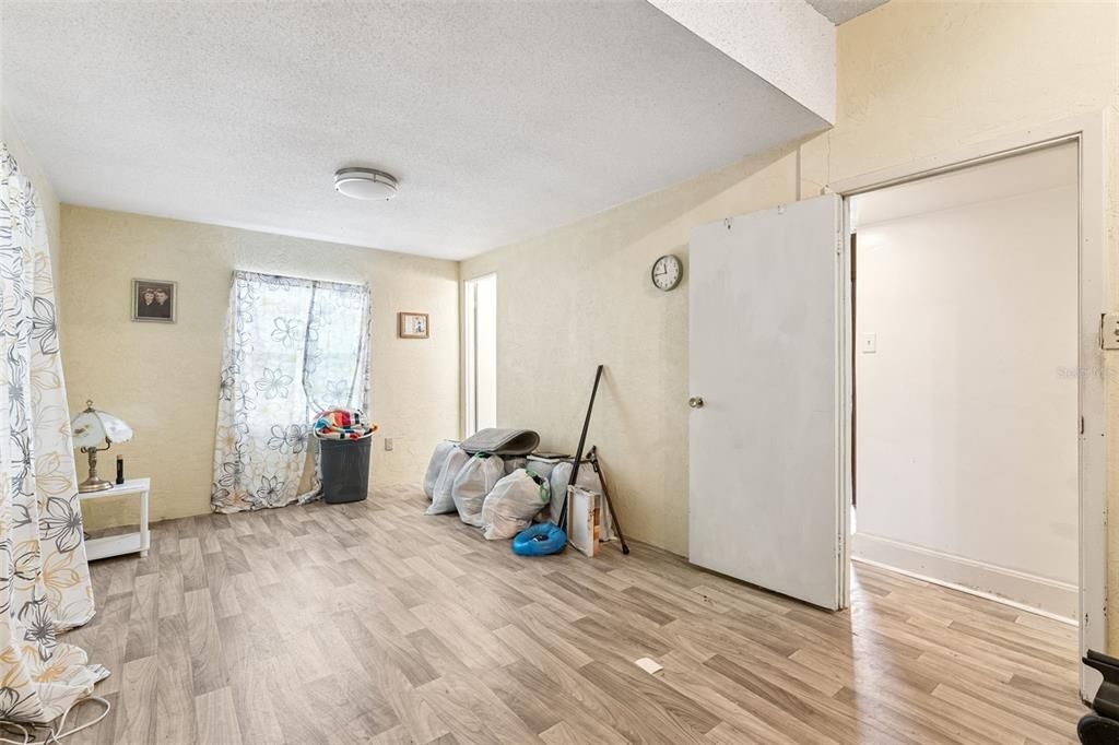 На продажу: $275,000 (2 спален, 2 ванн, 1101 Квадратных фут)