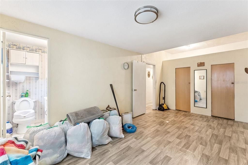 На продажу: $275,000 (2 спален, 2 ванн, 1101 Квадратных фут)