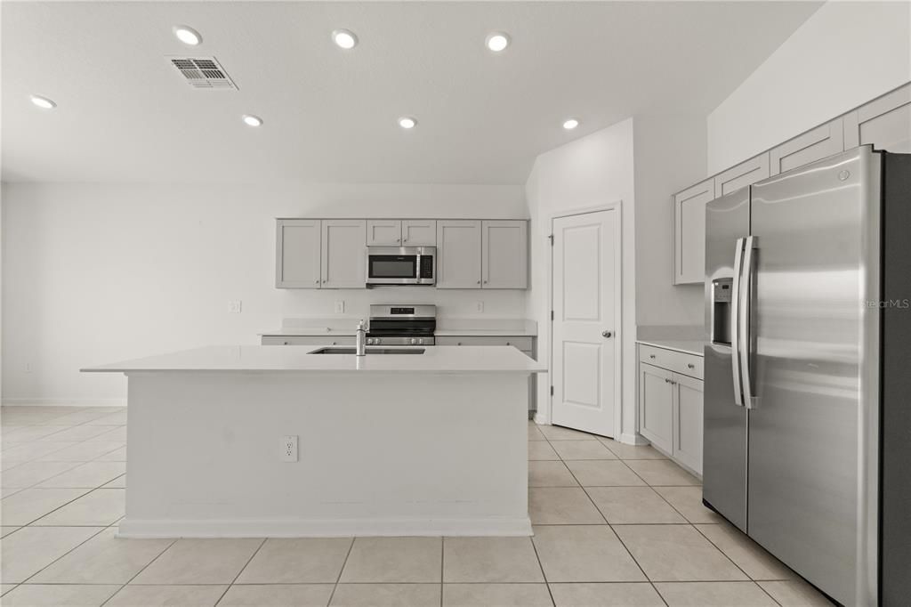 出租: $1,900 (4 贝兹, 2 浴室, 1950 平方英尺)