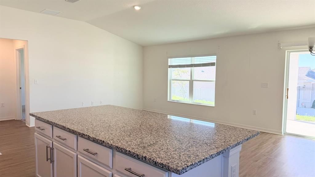 В аренду: $1,950 (3 спален, 2 ванн, 1542 Квадратных фут)