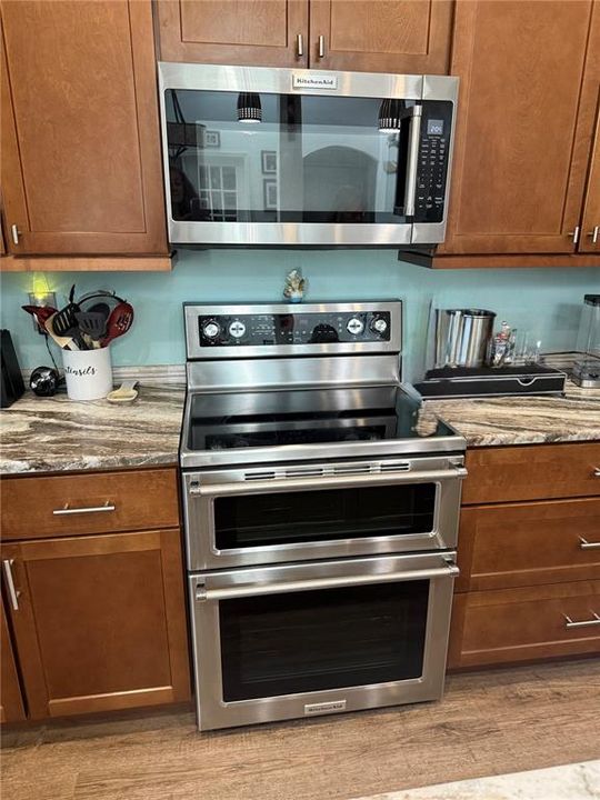 For Sale: $795,000 (3 beds, 2 baths, 1686 Square Feet)