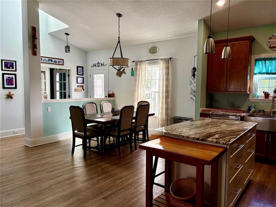 For Sale: $795,000 (3 beds, 2 baths, 1686 Square Feet)