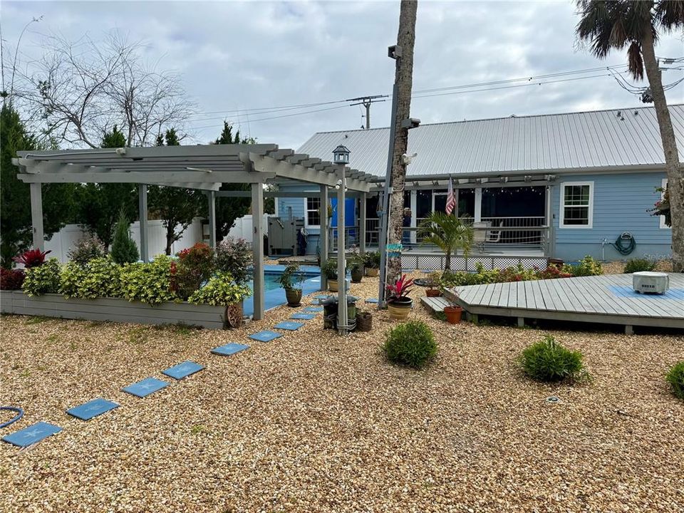 For Sale: $795,000 (3 beds, 2 baths, 1686 Square Feet)