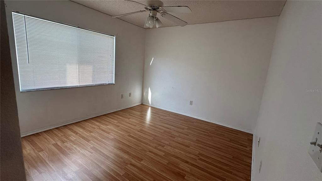 待售: $225,000 (2 贝兹, 2 浴室, 1595 平方英尺)