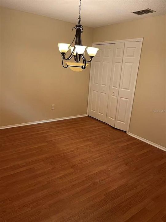 待售: $225,000 (2 贝兹, 2 浴室, 1595 平方英尺)