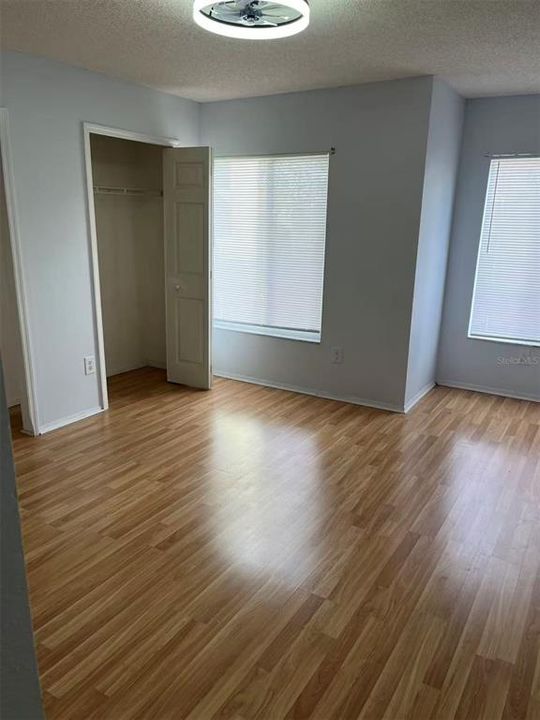 待售: $225,000 (2 贝兹, 2 浴室, 1595 平方英尺)