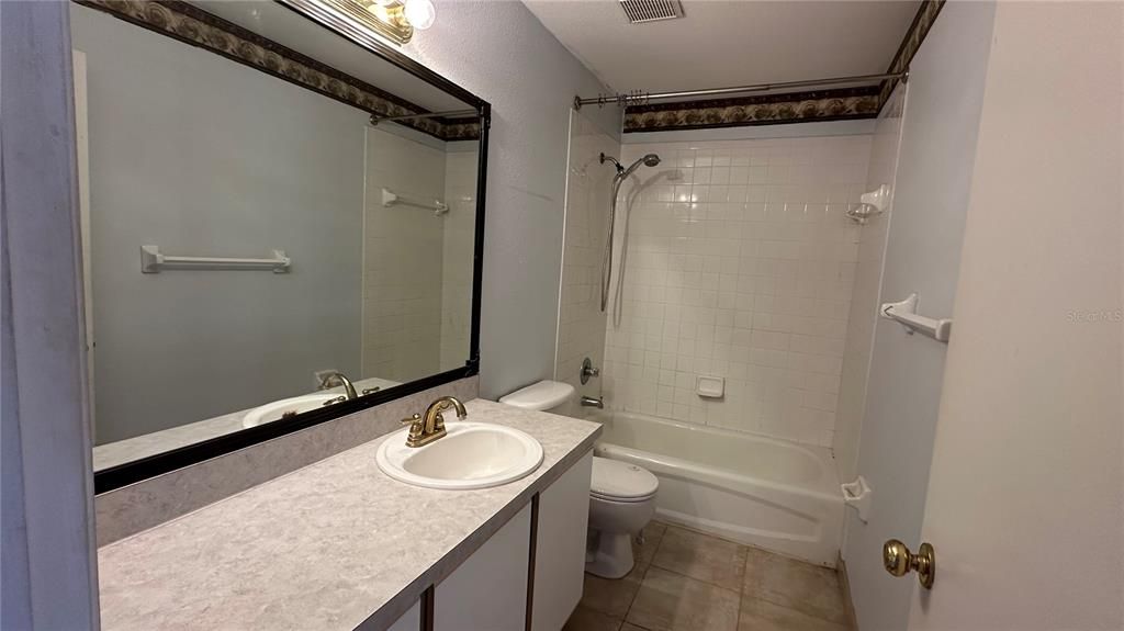 待售: $225,000 (2 贝兹, 2 浴室, 1595 平方英尺)