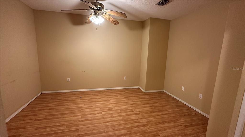 待售: $225,000 (2 贝兹, 2 浴室, 1595 平方英尺)