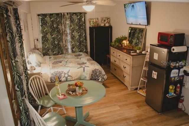 For Rent: $1,500 (1 beds, 1 baths, 308 Square Feet)