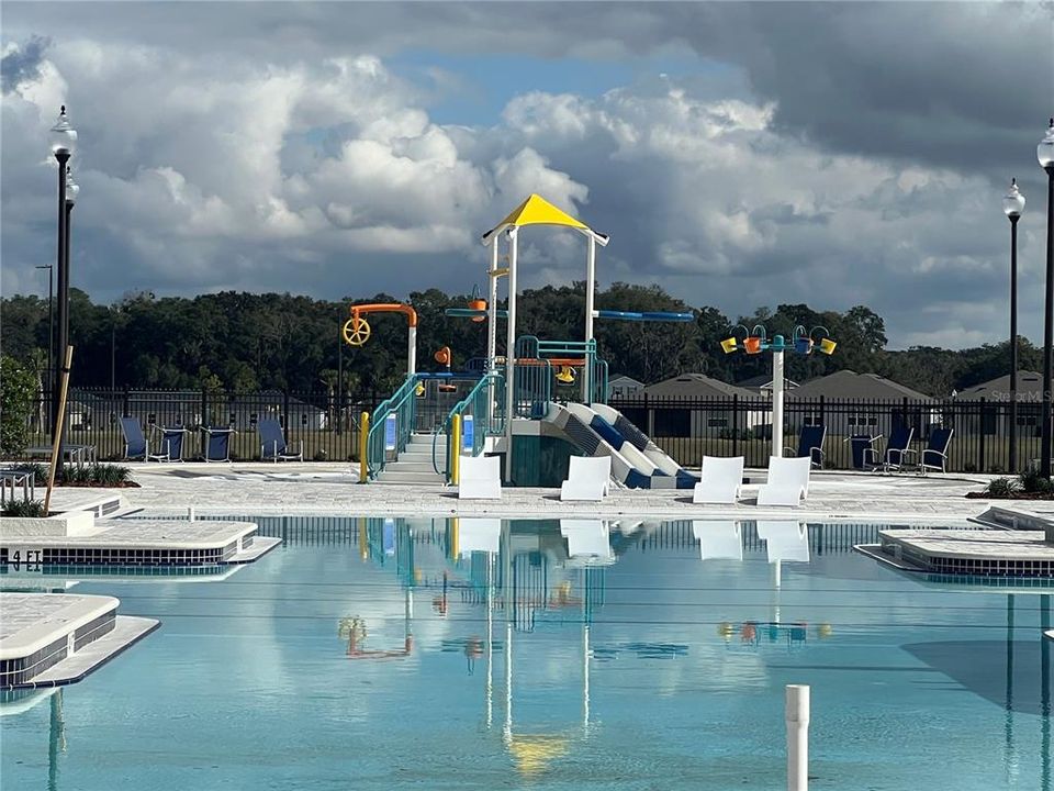 En Venta: $369,900 (4 camas, 3 baños, 2190 Pies cuadrados)