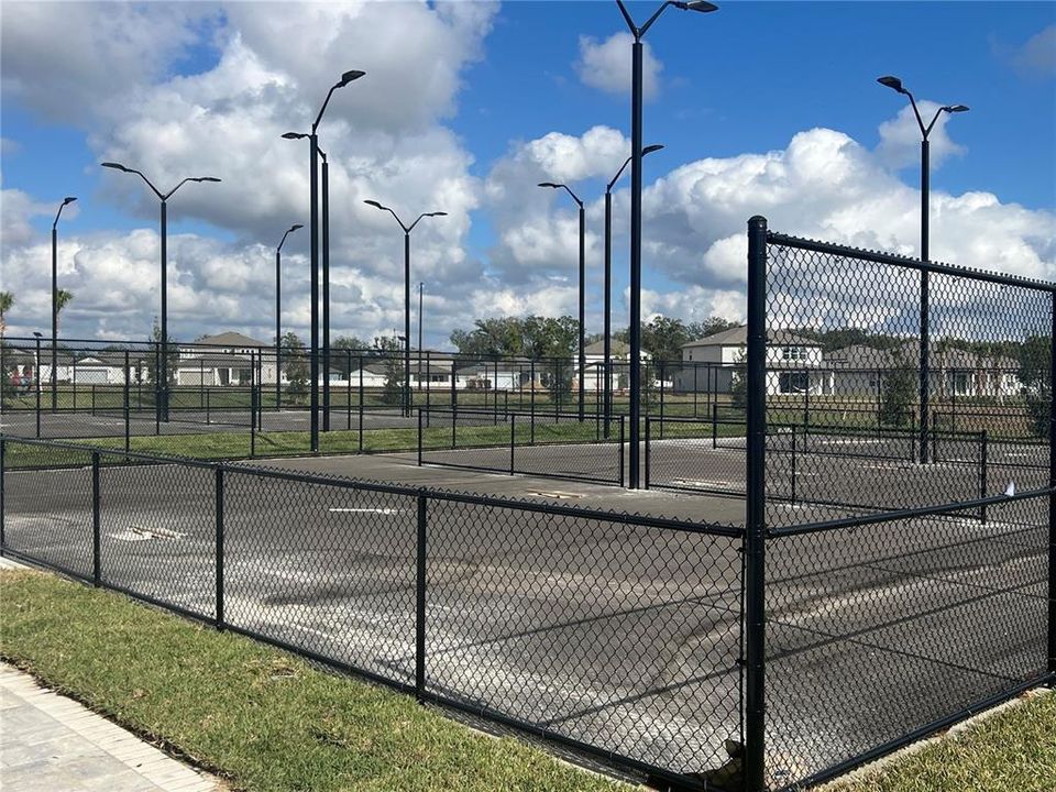 En Venta: $369,900 (4 camas, 3 baños, 2190 Pies cuadrados)