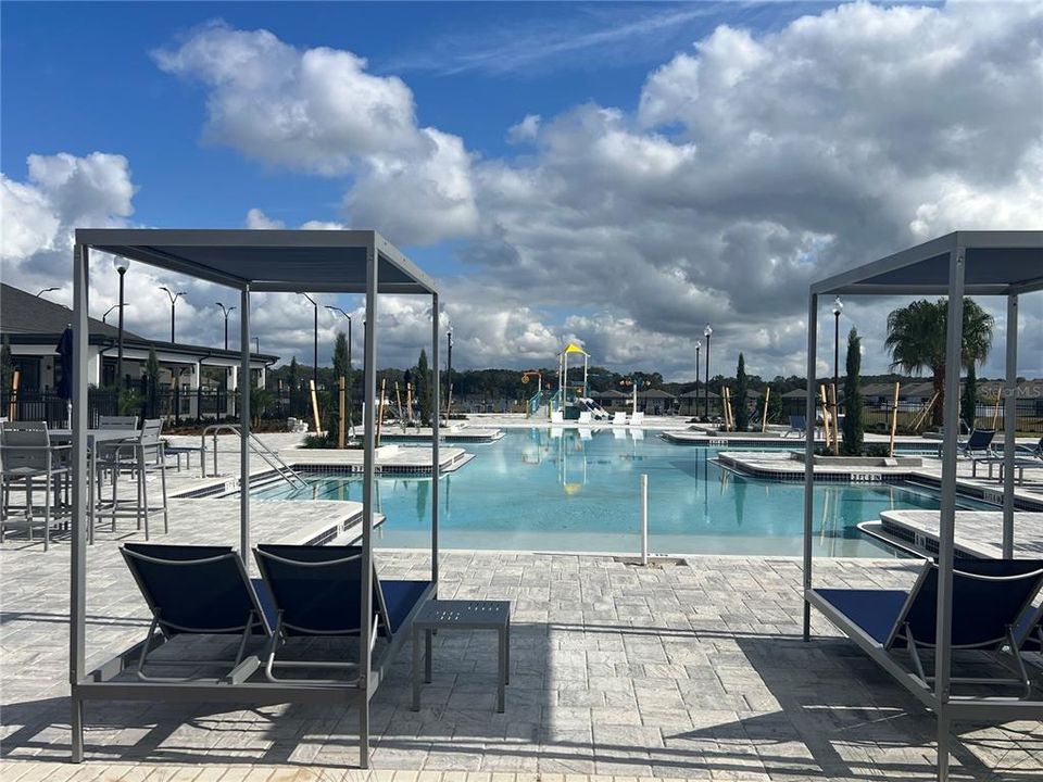 En Venta: $369,900 (4 camas, 3 baños, 2190 Pies cuadrados)