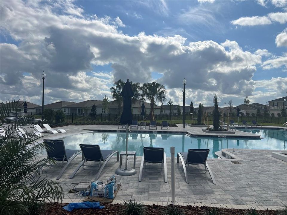 En Venta: $369,900 (4 camas, 3 baños, 2190 Pies cuadrados)