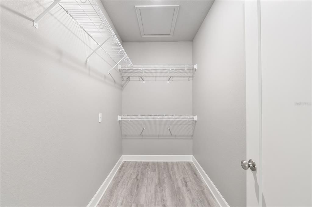 Activo con contrato: $292,000 (3 camas, 2 baños, 1300 Pies cuadrados)