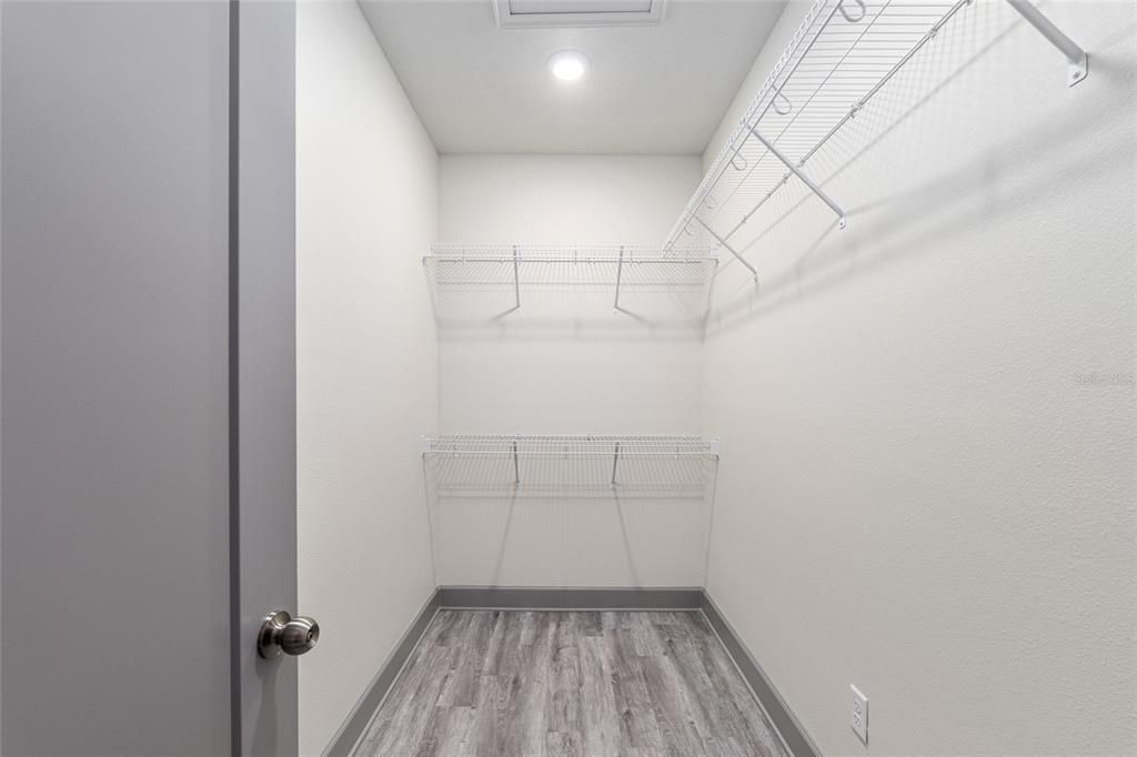 For Sale: $290,000 (3 beds, 2 baths, 1300 Square Feet)