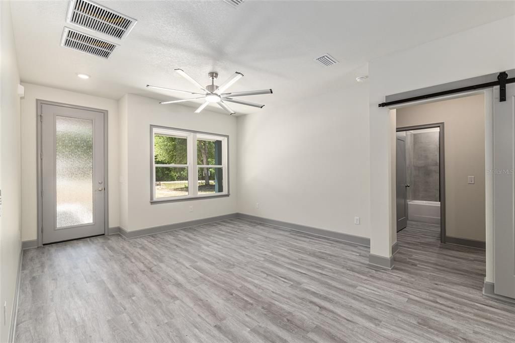 For Sale: $290,000 (3 beds, 2 baths, 1300 Square Feet)