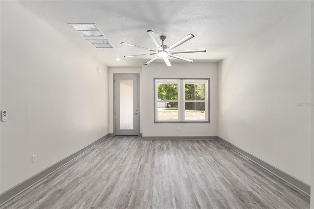 For Sale: $290,000 (3 beds, 2 baths, 1300 Square Feet)
