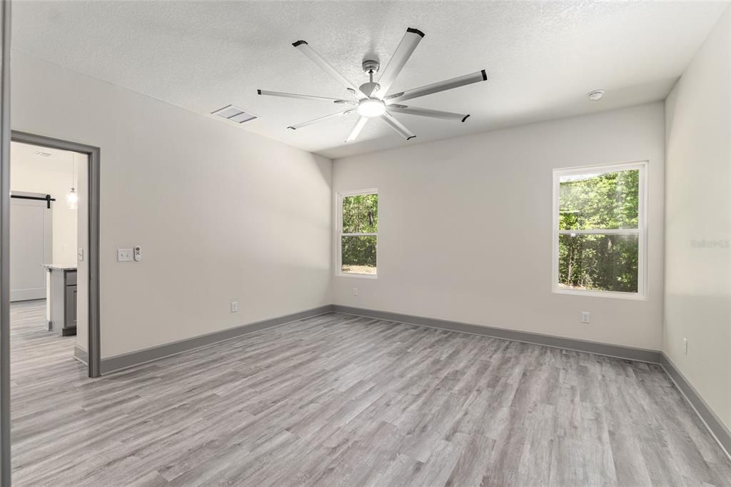For Sale: $290,000 (3 beds, 2 baths, 1300 Square Feet)