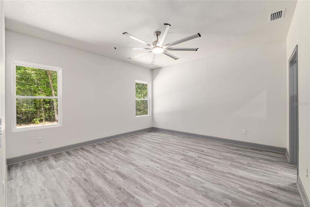 For Sale: $290,000 (3 beds, 2 baths, 1300 Square Feet)