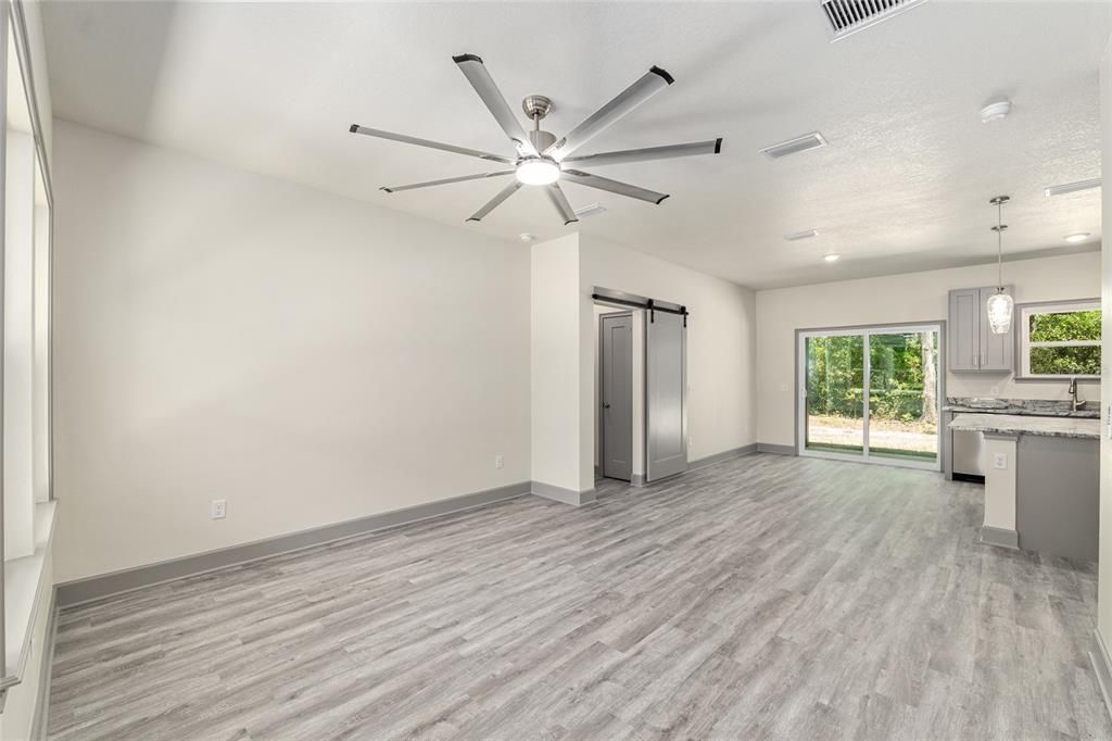 For Sale: $290,000 (3 beds, 2 baths, 1300 Square Feet)