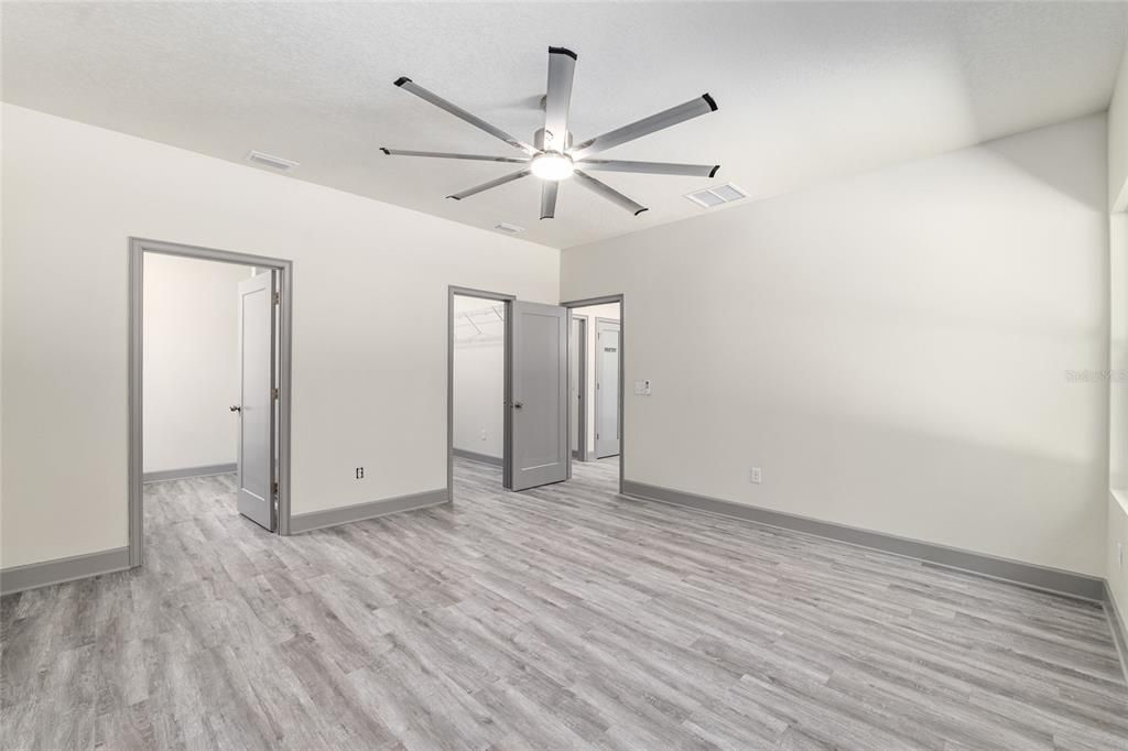 For Sale: $290,000 (3 beds, 2 baths, 1300 Square Feet)