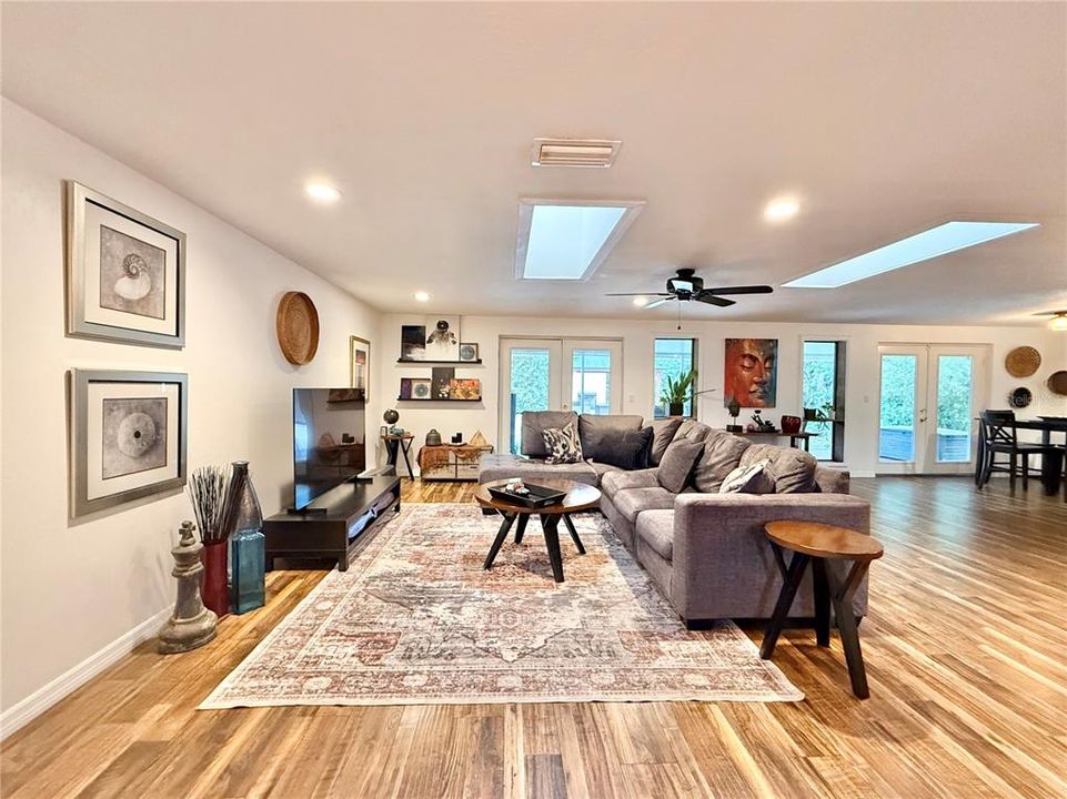 For Sale: $470,000 (3 beds, 2 baths, 1638 Square Feet)