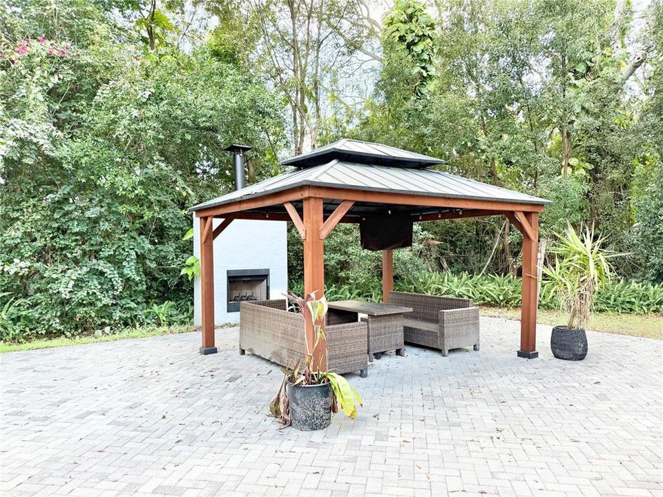 For Sale: $470,000 (3 beds, 2 baths, 1638 Square Feet)