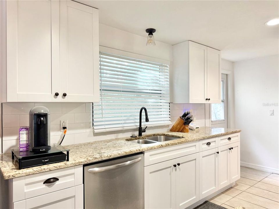 For Sale: $470,000 (3 beds, 2 baths, 1638 Square Feet)