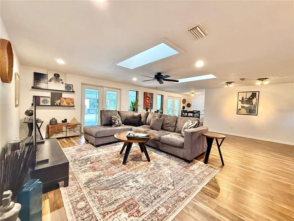 For Sale: $470,000 (3 beds, 2 baths, 1638 Square Feet)