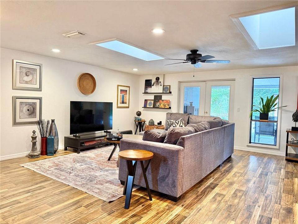 For Sale: $470,000 (3 beds, 2 baths, 1638 Square Feet)