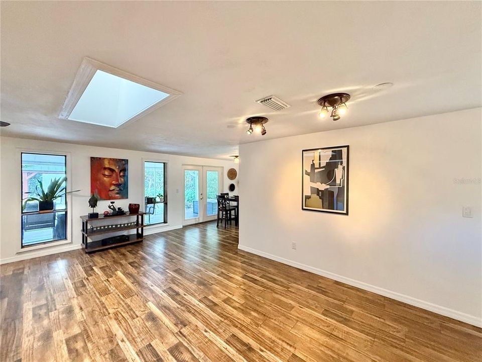 For Sale: $470,000 (3 beds, 2 baths, 1638 Square Feet)