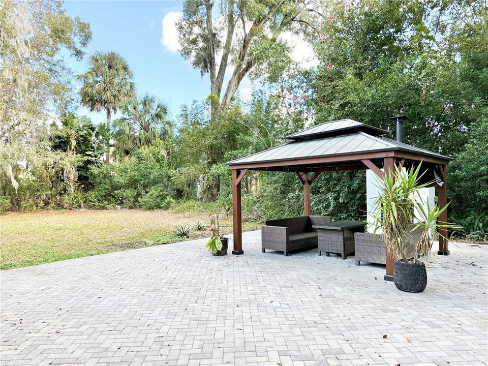 For Sale: $470,000 (3 beds, 2 baths, 1638 Square Feet)