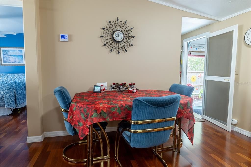 For Sale: $155,000 (3 beds, 2 baths, 1012 Square Feet)