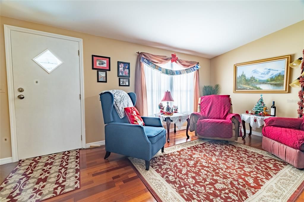 For Sale: $155,000 (3 beds, 2 baths, 1012 Square Feet)