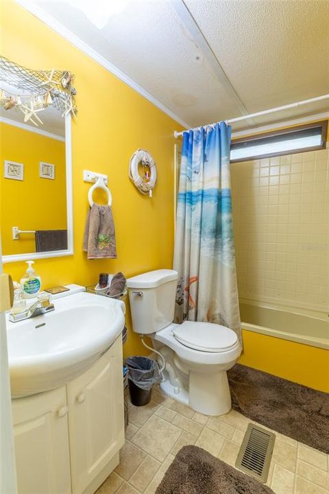 For Sale: $155,000 (3 beds, 2 baths, 1012 Square Feet)