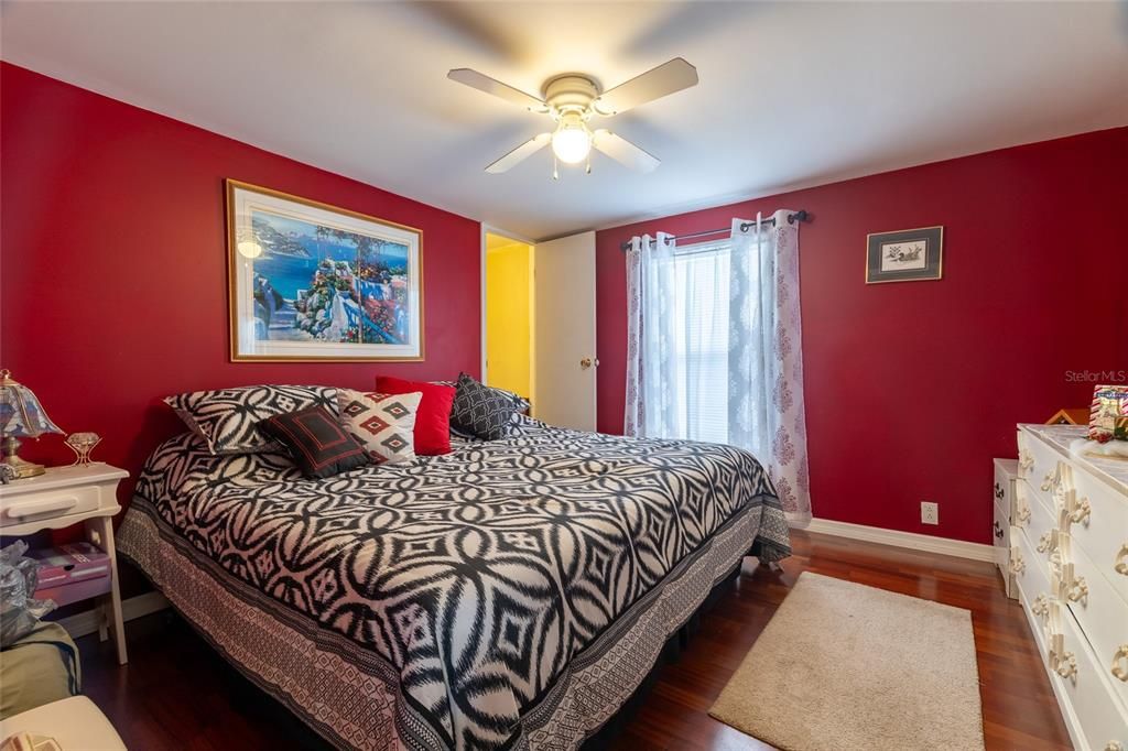 For Sale: $155,000 (3 beds, 2 baths, 1012 Square Feet)