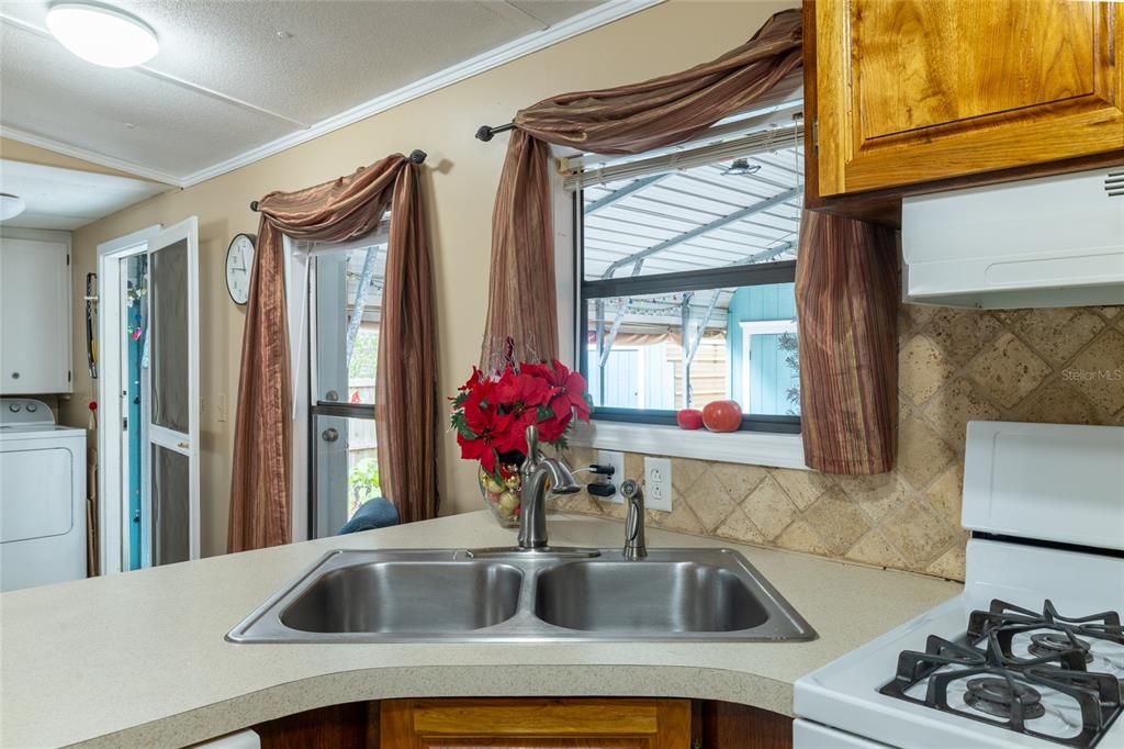 For Sale: $155,000 (3 beds, 2 baths, 1012 Square Feet)