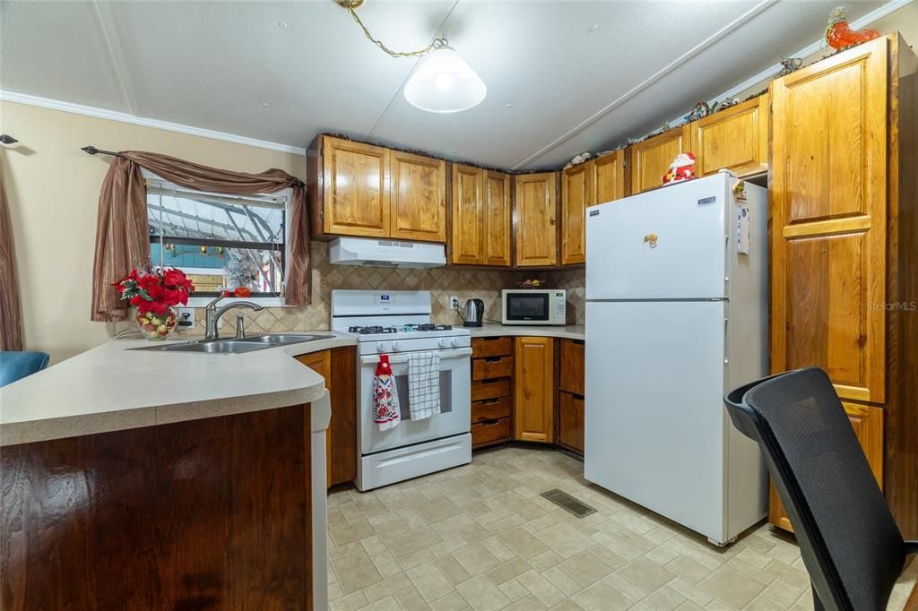 For Sale: $155,000 (3 beds, 2 baths, 1012 Square Feet)