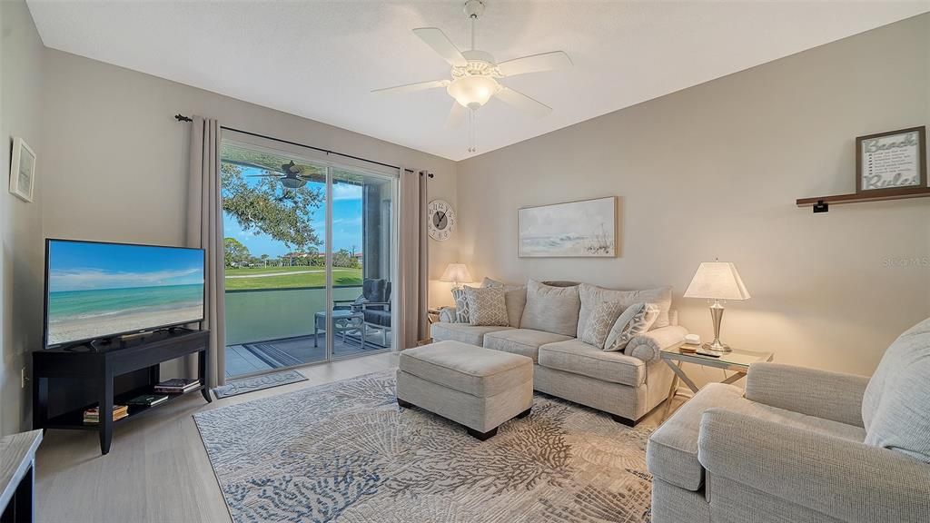 На продажу: $319,000 (2 спален, 2 ванн, 1106 Квадратных фут)