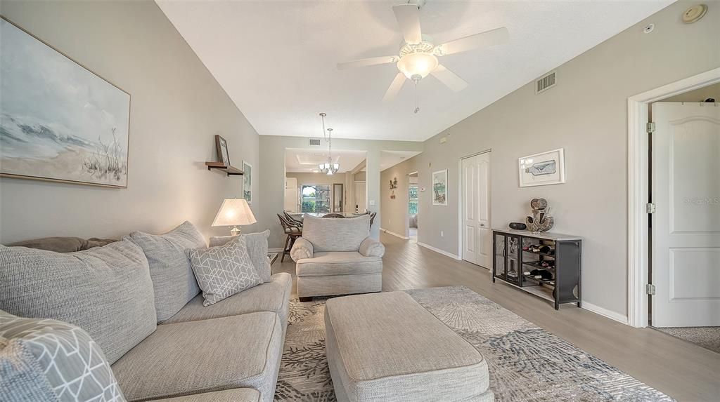 На продажу: $319,000 (2 спален, 2 ванн, 1106 Квадратных фут)